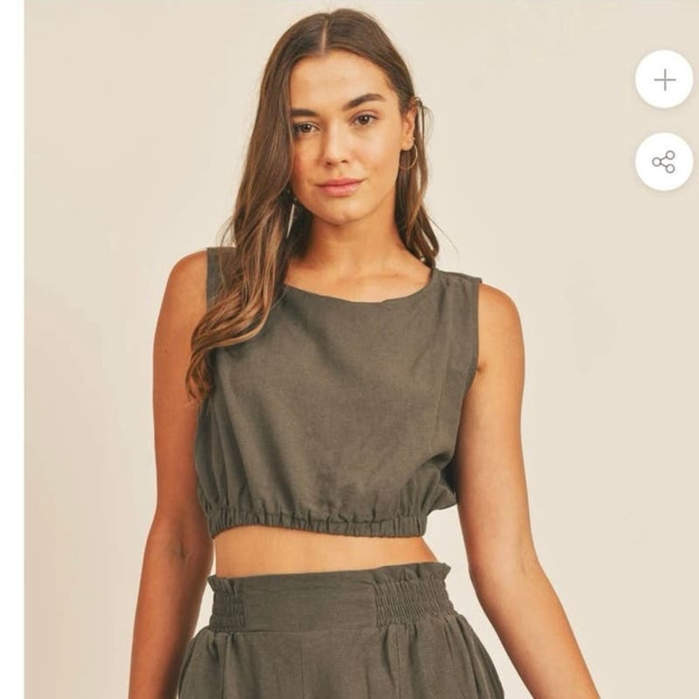 Women’s Sleeveless Cropped Tank Top - Olive Green